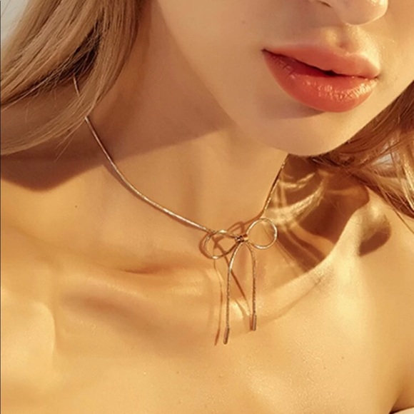 • Lizzi • Bow Tie Choker - Picture 3 of 6